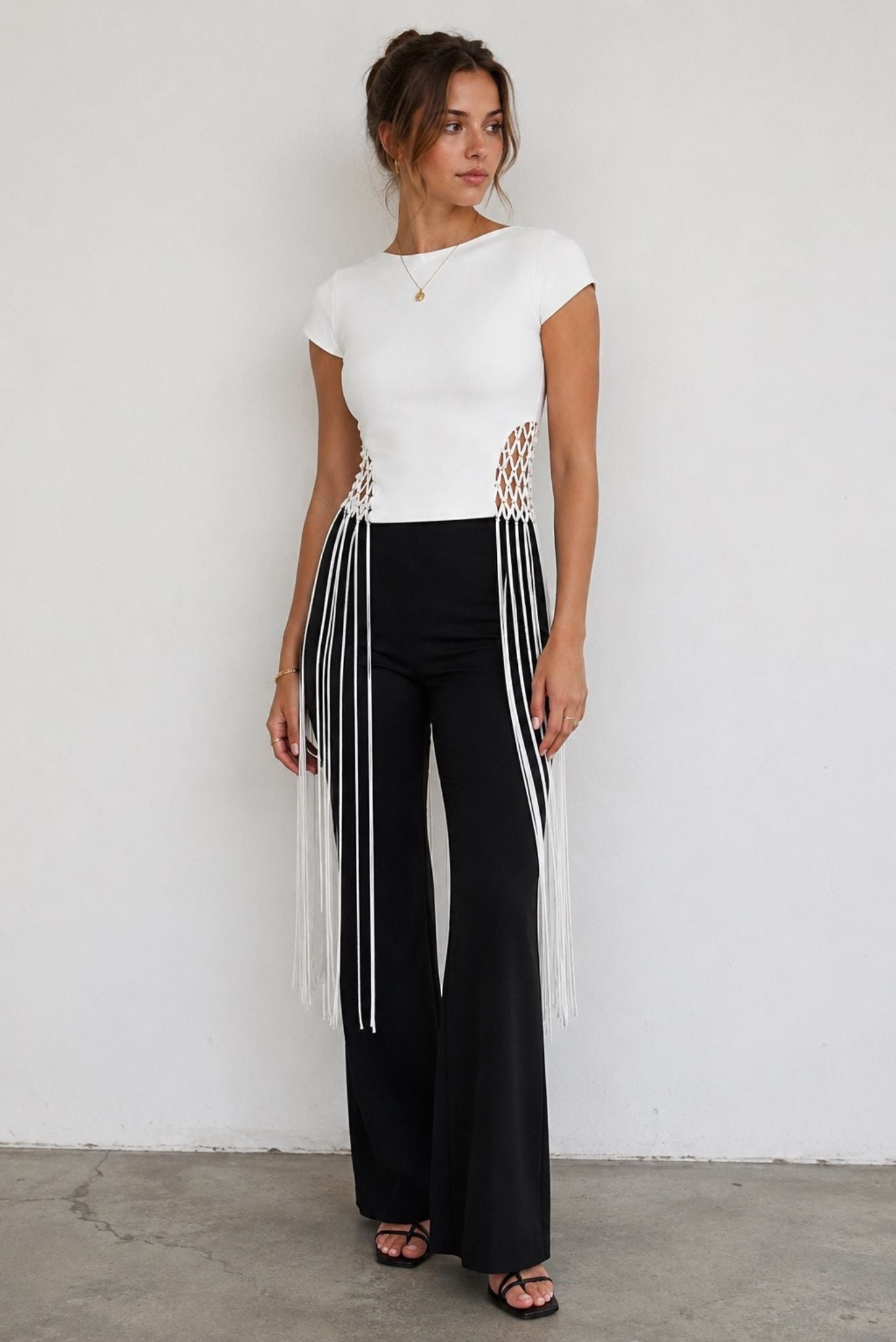 Leona fringe top in white - Akalia