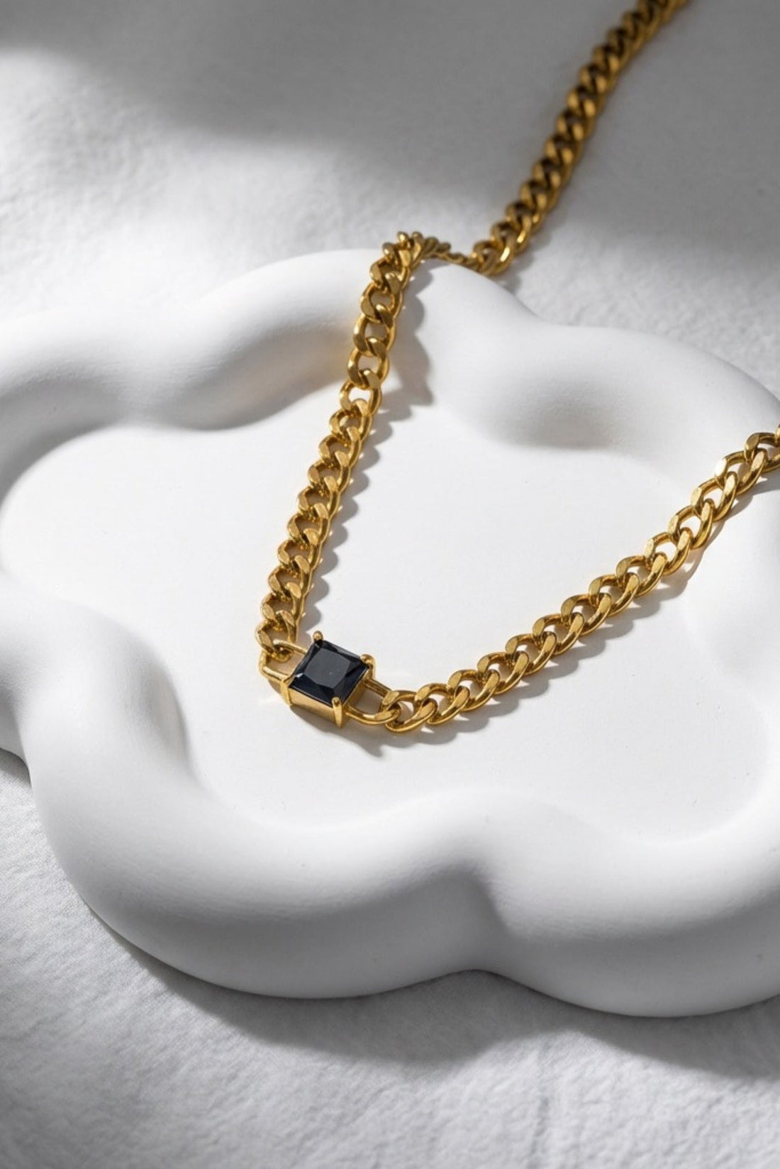 Noir Chain Necklace - Akalia