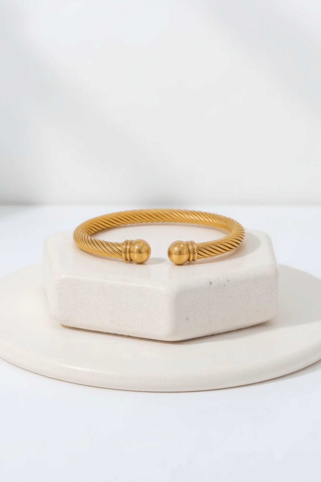 Waterproof Twisted Wire Bracelet - Akalia